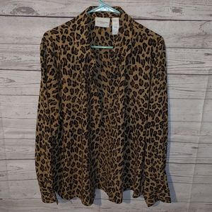 Gorgeous leopard button up